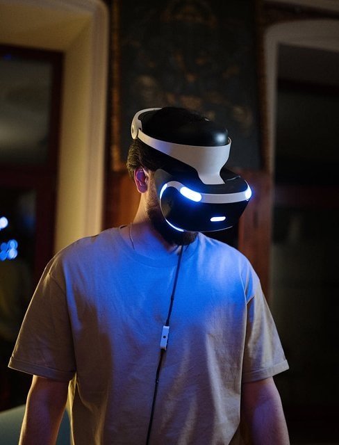 Casca VR pentru gaming și divertisment.